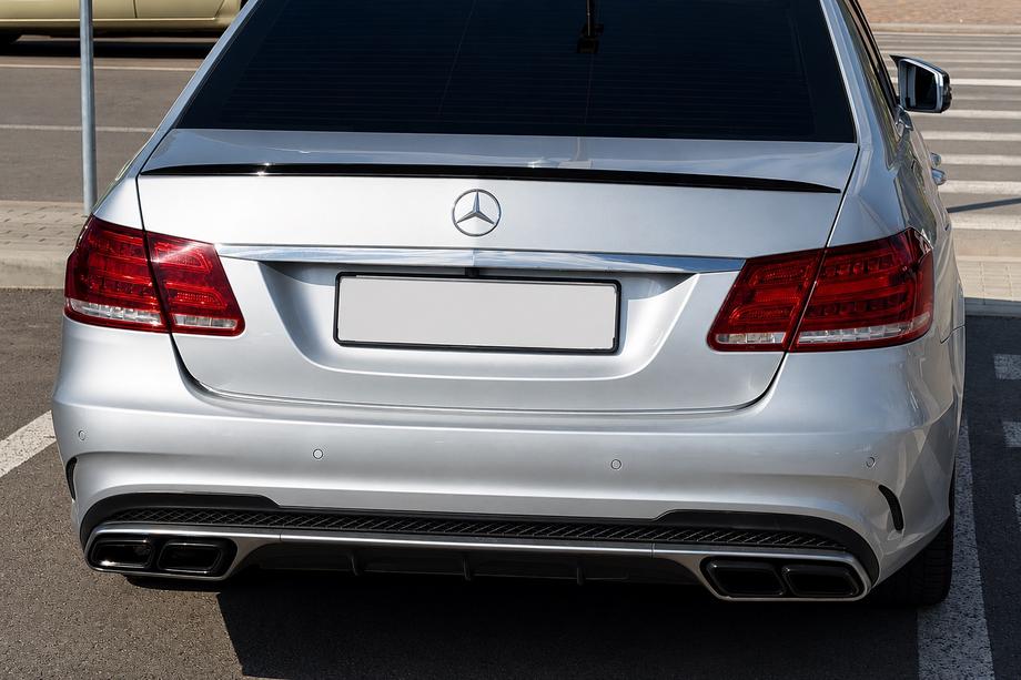 Mercedes E-class W212 2009-2016 гг. Спойлер Lip (Sunplex, Черный) (130,5см x 5,8см) Image
