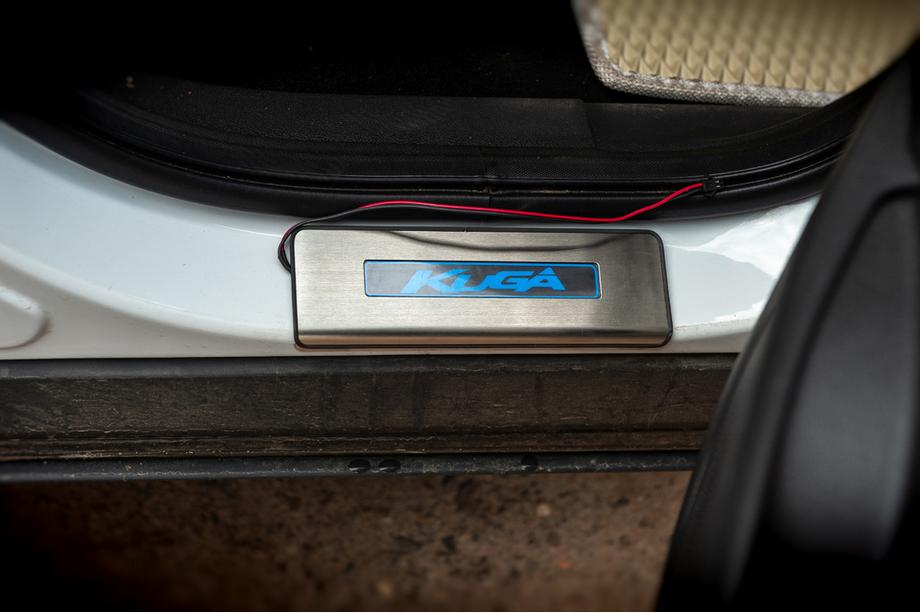 Ford Kuga/Escape 2013-2019 гг. Накладки на пороги Libao LED (4 шт, нержавейка) Фото 4