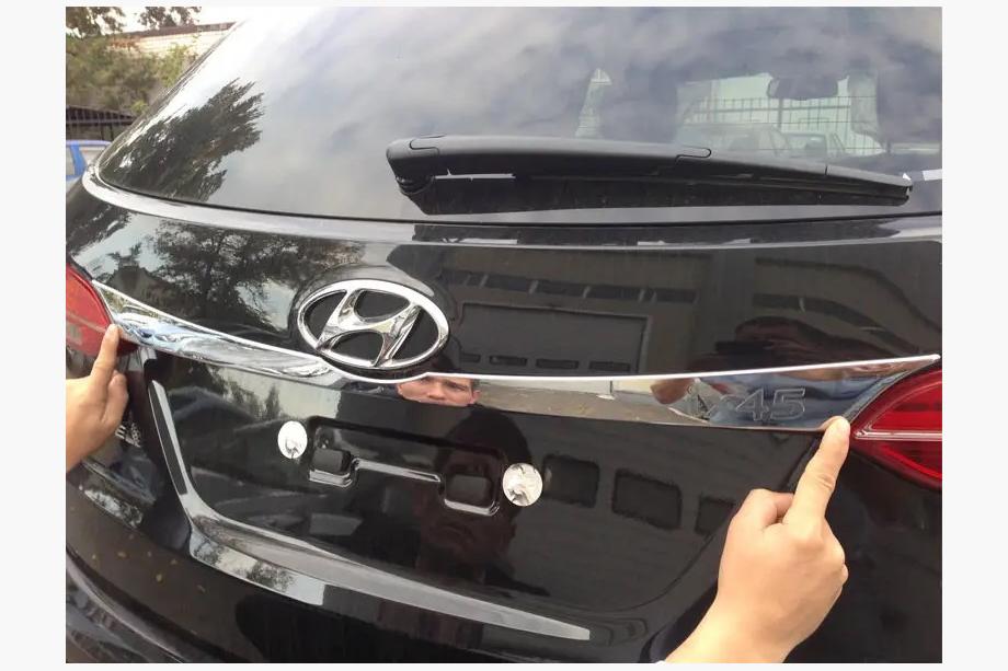 Hyundai Santa Fe 3 2012-2018 гг. Хромированная накладка над номером Image