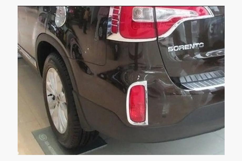 Kia Sorento II XM 2009-2014 гг. Окантовки задних противотуманных фар 2013+ (2 шт, пластик) Image