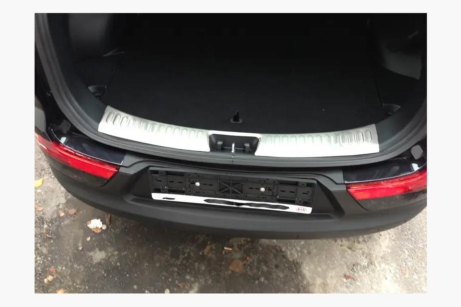 Kia Sportage 2010-2015 гг. Накладка на порог багажника Libao (нержавейка) Image