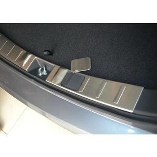 Накладка на порог багажника Libao (нержавейка) Mitsubishi Outlander 2012-2021 гг. фото 3