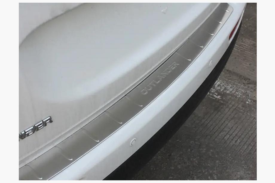 Mitsubishi Outlander 2012-2021 гг. Накладка на задний бампер Libao (2015-2018, Нержавейка) Image