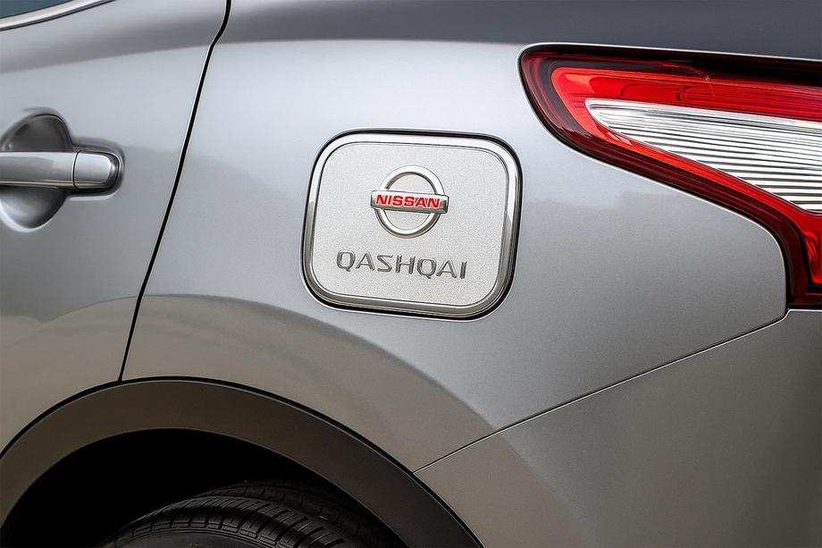 Nissan Qashqai 2014-2021 гг. Накладка на лючок бензобака Libao (пластик) Image