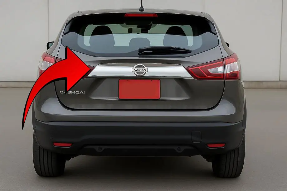 Nissan Qashqai 2014-2021 гг. Накладка на крышку багажника над номером Libao (пластик) Фото 1