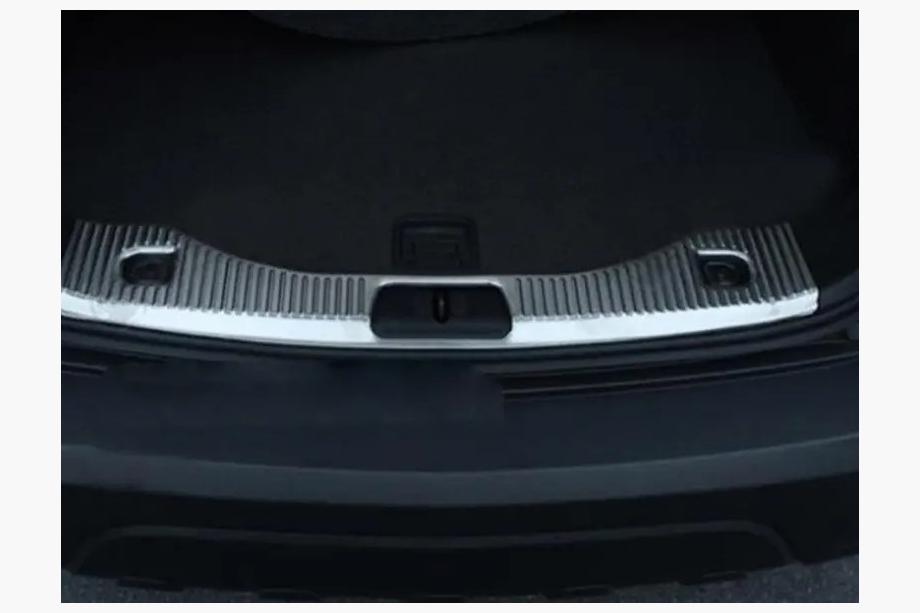 Chevrolet Trax 2012-2023 гг. Накладка на порог багажника Libao (нержавейка) Image