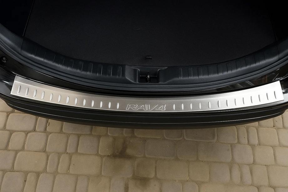 Toyota Rav 4 2013-2018 гг. Накладка на задний бампер Libao (2013-2016, нержавейка) Image