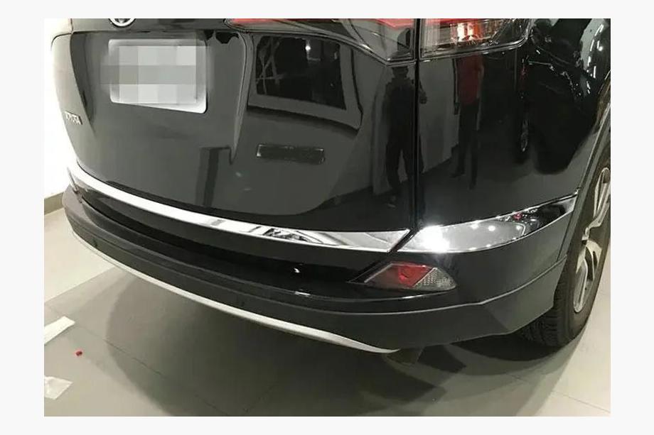 Toyota Rav 4 2013-2018 гг. Хромированные накладки на задний бампер и крышку багажника Libao 2016-2018 (3 шт, нерж сталь) Image