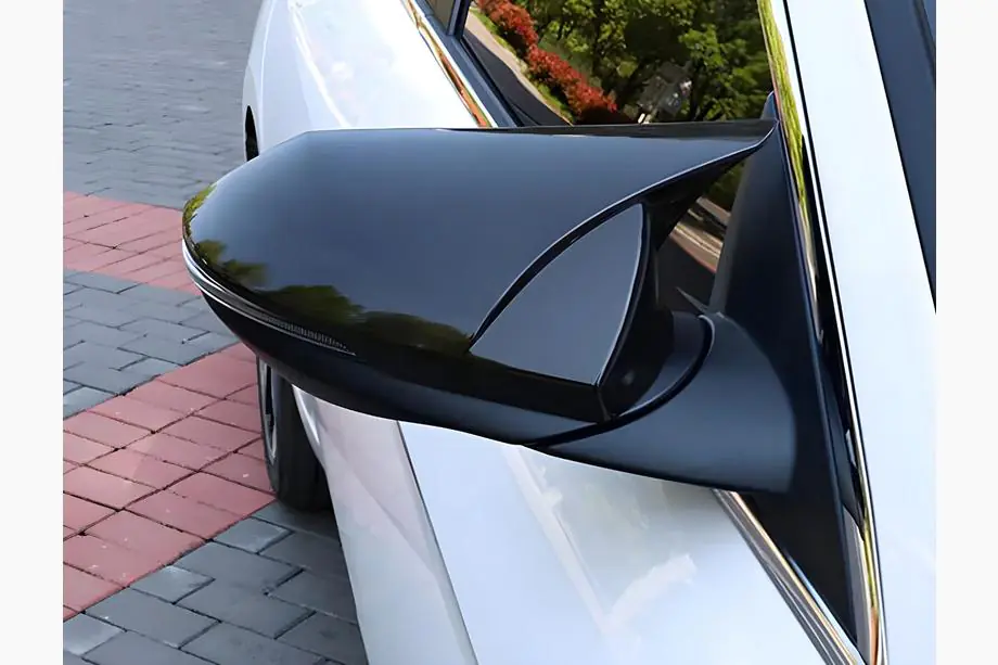 Hyundai Elantra (MD/UD) 2011-2015 гг. Накладки на зеркала с вырезом под поворотник в стиле BMW (2 шт)