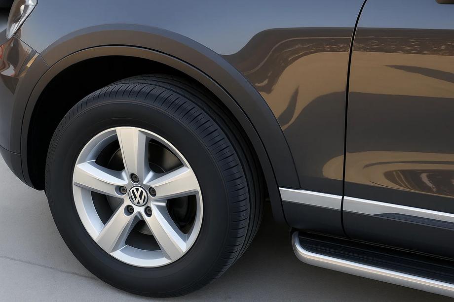 Volkswagen Touareg 2010-2018 гг. Расширители арок Image