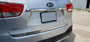 Kia Sorento III UM 2014-2020 гг. Накладка над номером Libao V2 (нержавейка) фото 2