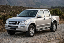Isuzu D-Max 2002-2011 гг. Боковые Подножки RedLine (2007-2012, 2 шт., Алюминий) фото 1