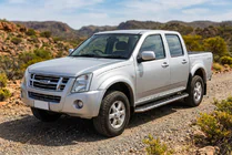 Isuzu D-Max 2002-2011 гг. Боковые Подножки Maydos V1 (2007-2012, 2 шт., Алюминий) фото 1