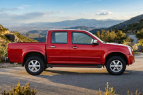 Isuzu D-Max 2002-2011 гг. Боковые Подножки Maya Red (2007-2012, 2 шт., Алюминий) фото 1