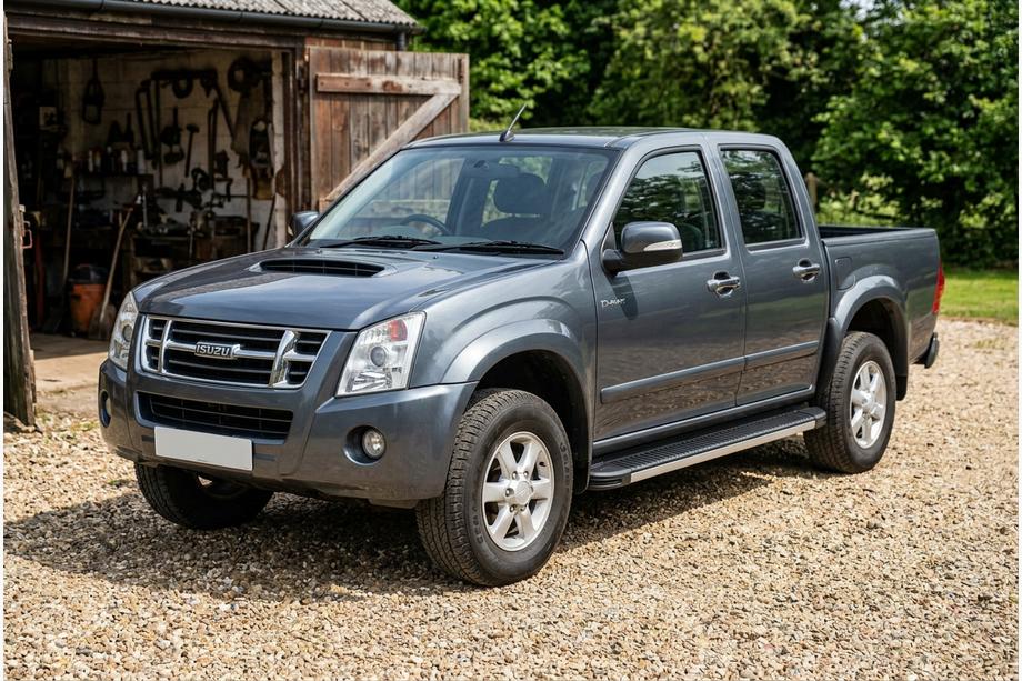 Isuzu D-Max 2002-2011 гг. Боковые Подножки Maya V1 (2007-2012, 2 шт., Алюминий) Image