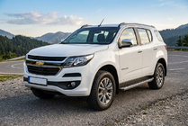 Chevrolet Trailblazer 2012-2019 гг. Боковые Подножки BlackLine (2 шт., Алюминий) фото 1