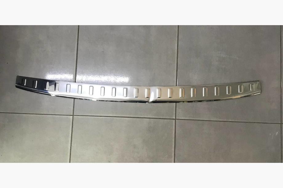 Kia Sportage 2015-2021 гг. РАСПРОДАЖА! Накладка на задний бампер Carmos 2015-2018 (нерж сталь) Image