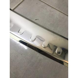 РАСПРОДАЖА! Накладка на задний бампер с загибом (Carmos, нержавеющая сталь) Volkswagen Caddy 2004-2010 гг. фото 4