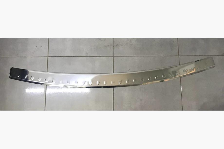 Volkswagen Caddy 2004-2010 гг. РАСПРОДАЖА! Накладка на задний бампер с загибом (Carmos, нержавеющая сталь) Image