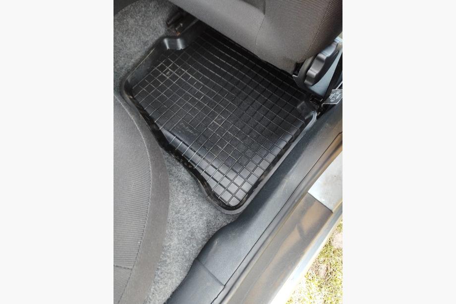 Skoda Fabia 2000-2007 гг. Резиновые коврики с бортиком (4 шт, Polytep) Фото 3
