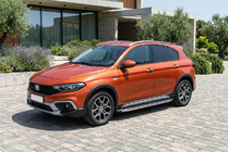 Fiat Tipo Cross 2021- гг. Боковые Подножки BlackLine (2 шт., Алюминий) фото 1