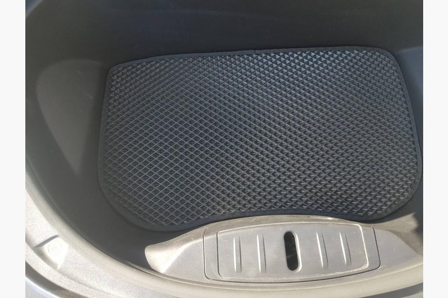 Передний коврик багажника EVA (черный) Image Передний коврик багажника EVA (черный) Image