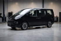 Hyundai Staria 2021- гг. Боковые пороги RedLine V1 (2 шт., алюминий) фото 1