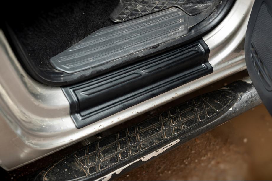 Volkswagen Amarok 2010-2022 гг. Накладки на дверные пороги EuroCap (4 шт, ABS) Фото 3