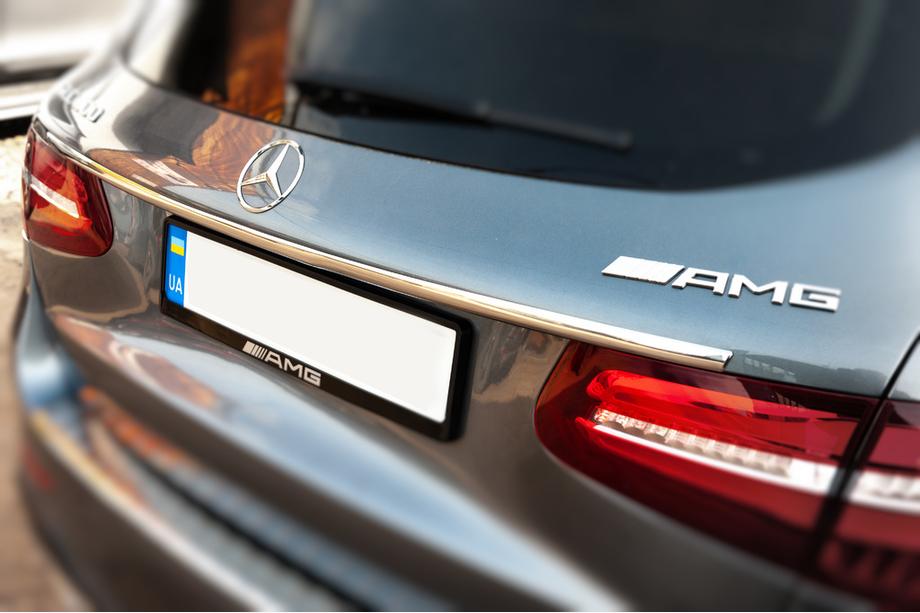 Mercedes GLC X253 2015-2022 гг. Хромированная накладка над номером (нержавейка) Image