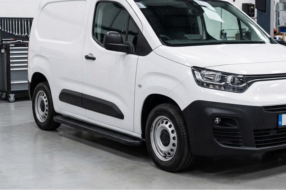 Toyota Proace City 2016- гг. Боковые пороги Bosphorus Black (2 шт., алюминий) Image