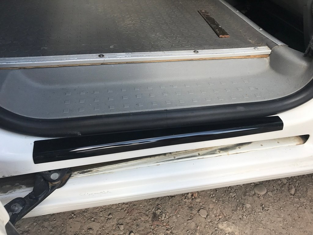 Накладки на дверні пороги (ABS-пластик) 3 шт, Мат для Volkswagen Caddy 2015-2020 рр - фото 4